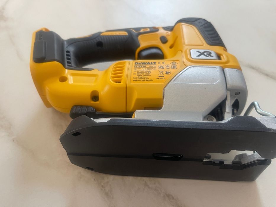 Dewalt DCS334P2 Ferăstrău vertical fără fir de 18 V