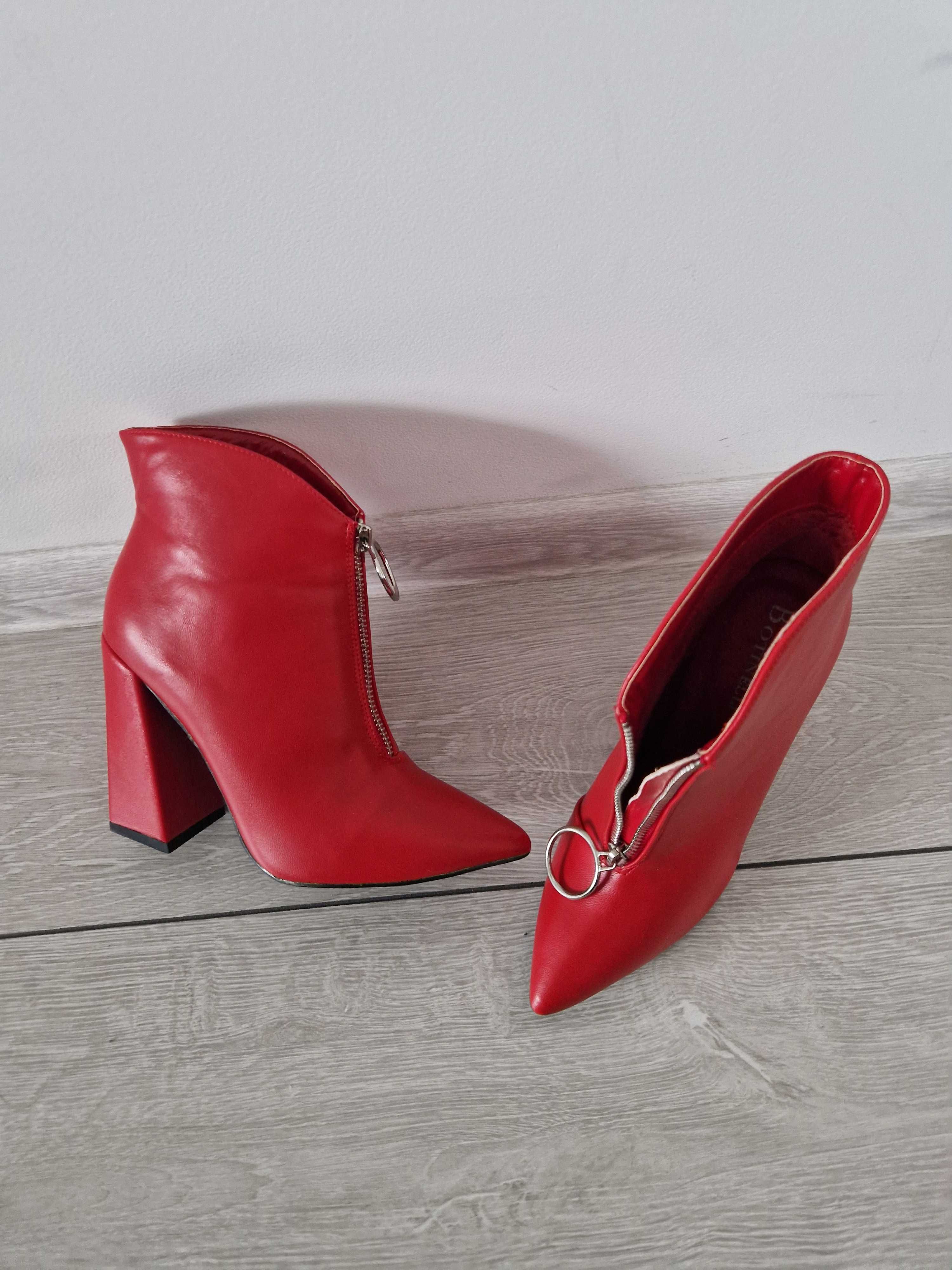 Botine / ghete rosii toc gros si varf ascutit marime 37