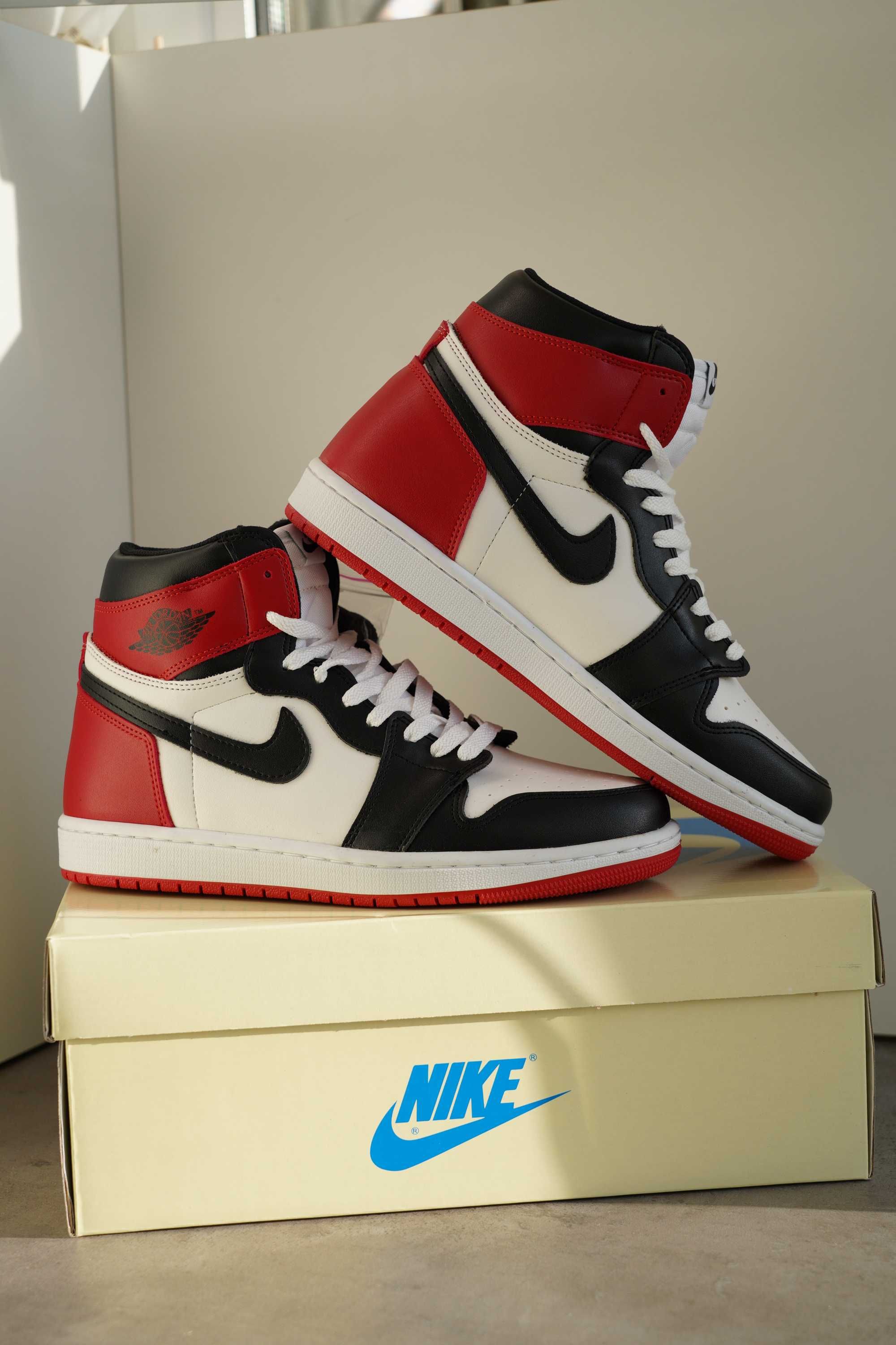 Adidași Jordan 1 Retro High OG Black Toe, Unisex, Cu Cutie / Accesorii
