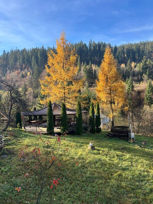 Pensiune cu teren spre vânzare