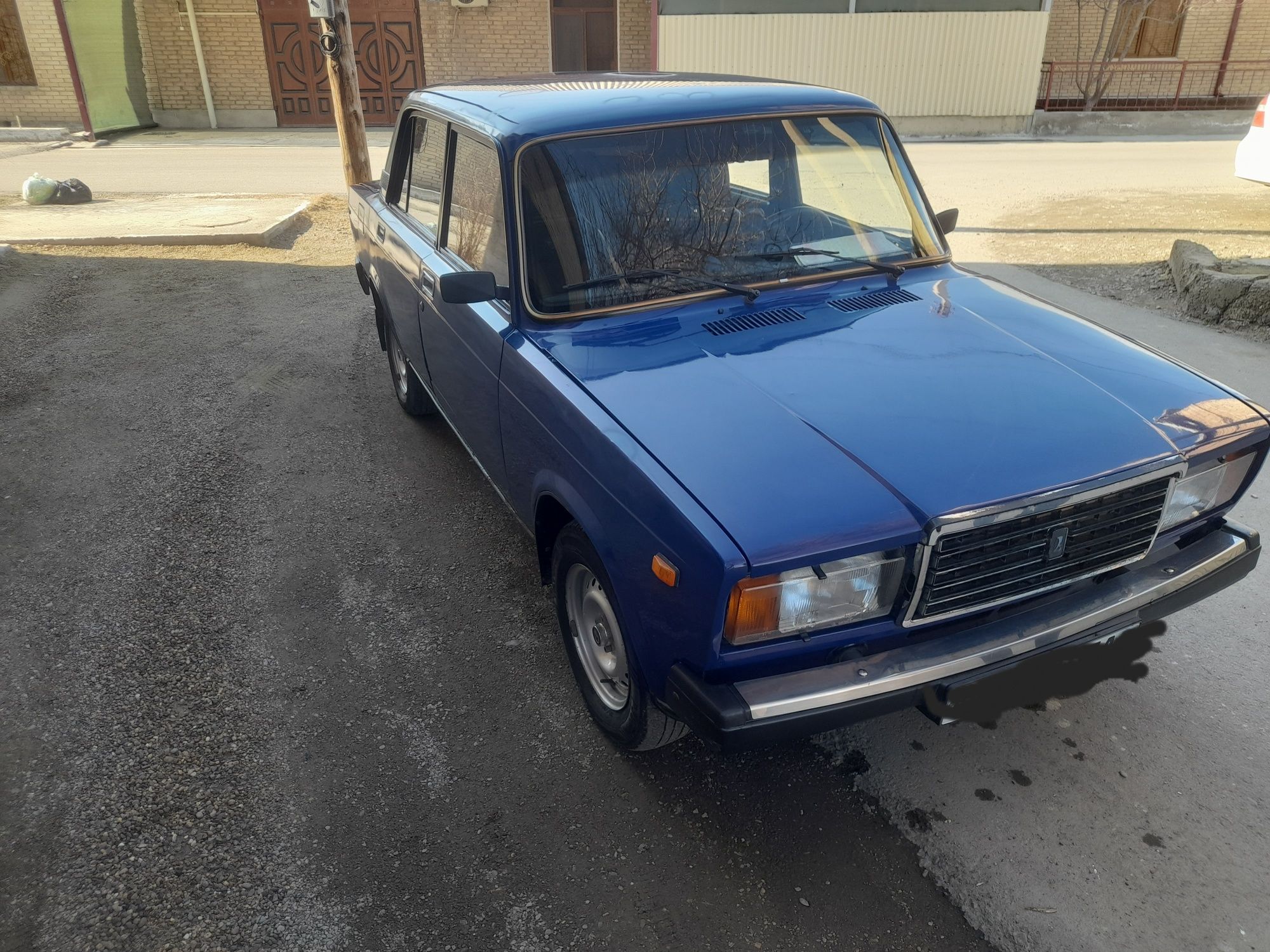 VAZ 2107 sotiladi