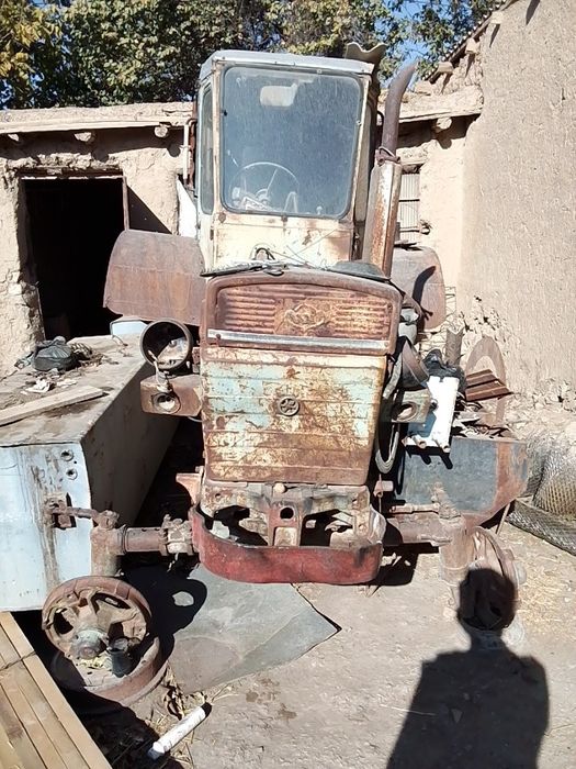 Трактор 28 сотилади