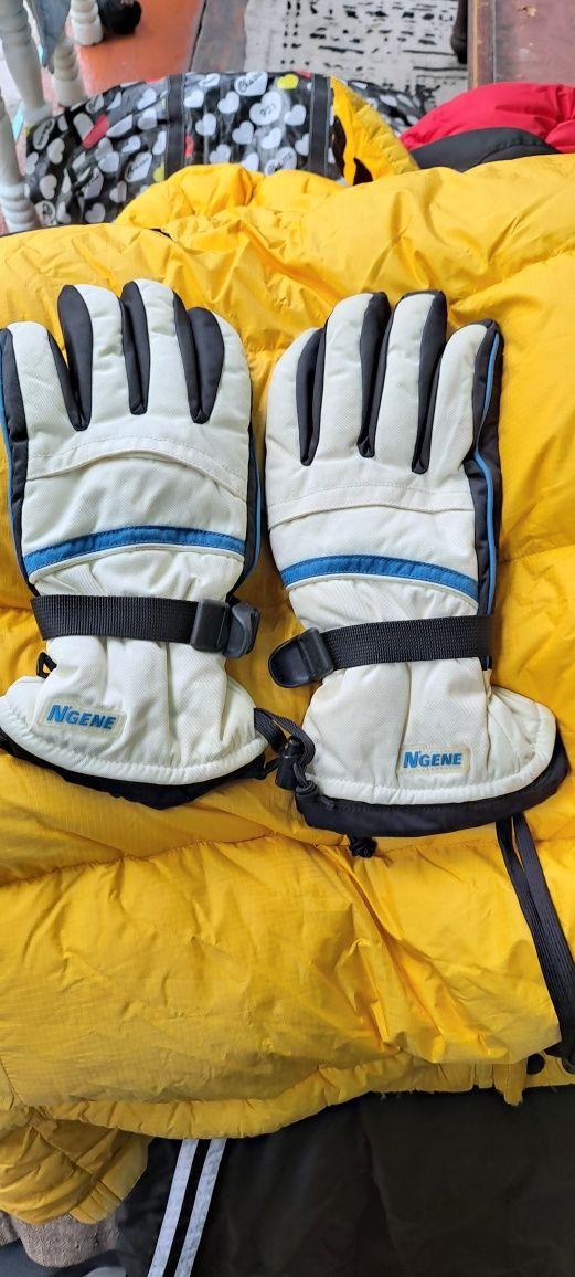 Перчатки разные для велосипедистов и воратаристов