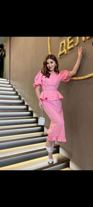 у меня есть это платье от личи надевала 1 раз, стоило 18 500 за 10 000