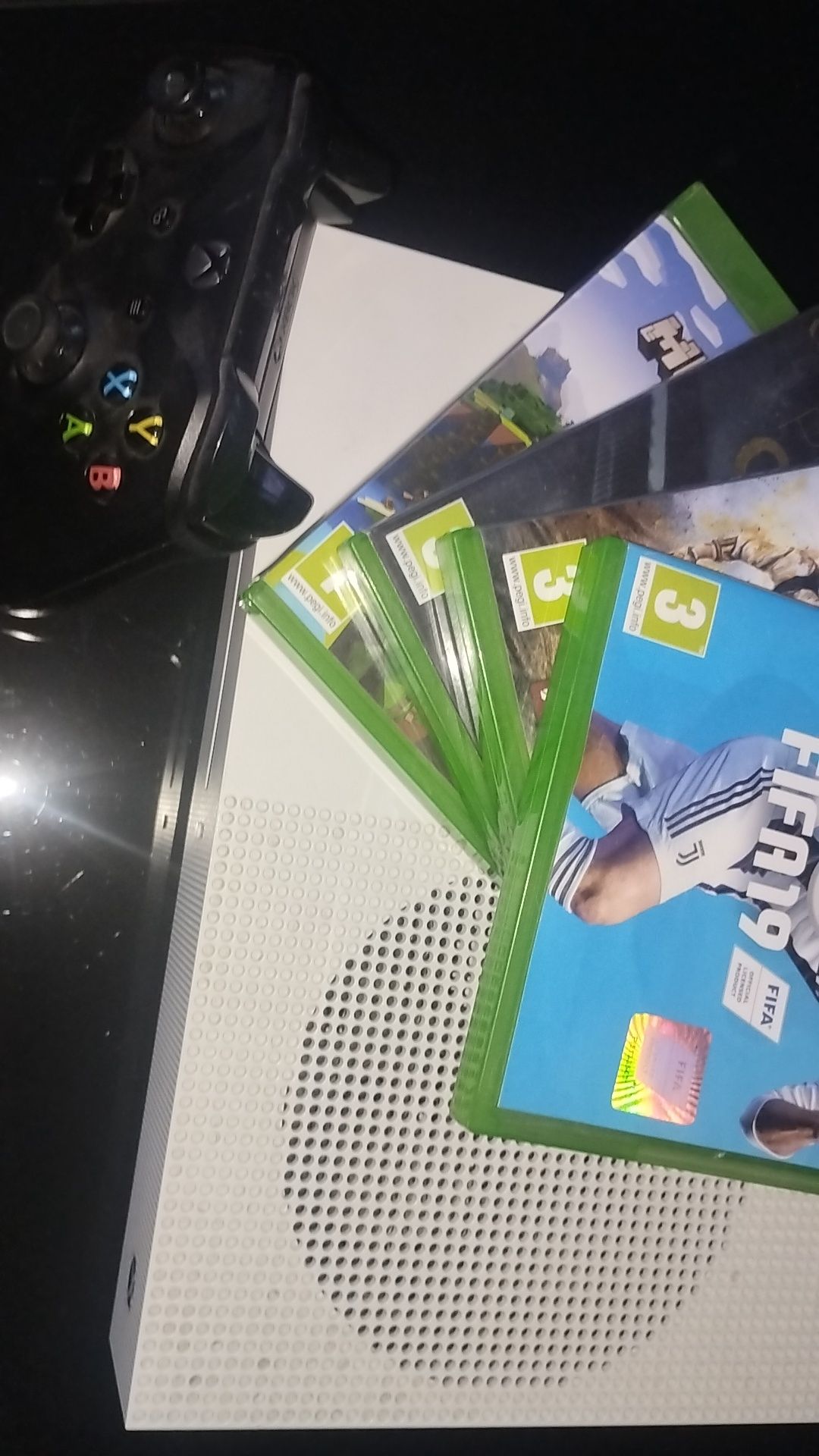 Vând consola Xbox one S