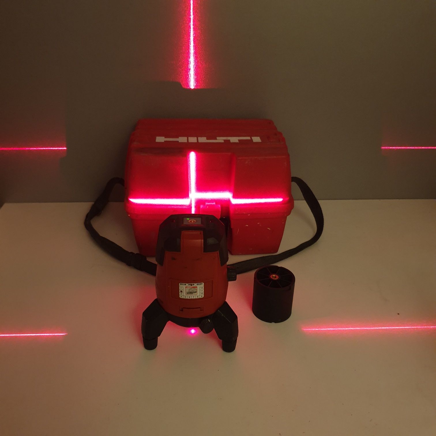 Hilti PM 4-M Laser cu liniii Raza roșie