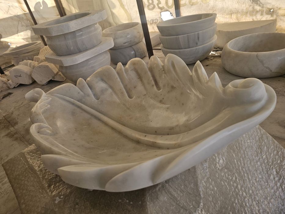 Lavoare din marmură – masive prelucrate manual