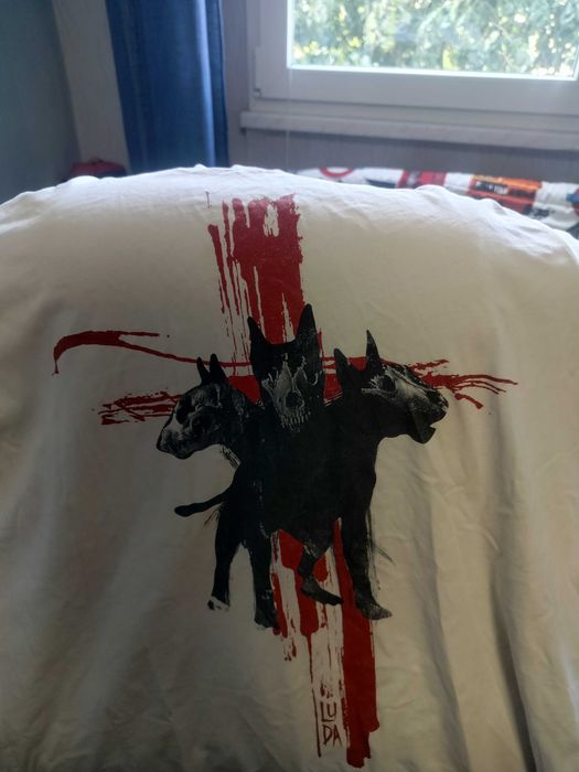 Тениска Luda M/L размер носена е няколко пъти