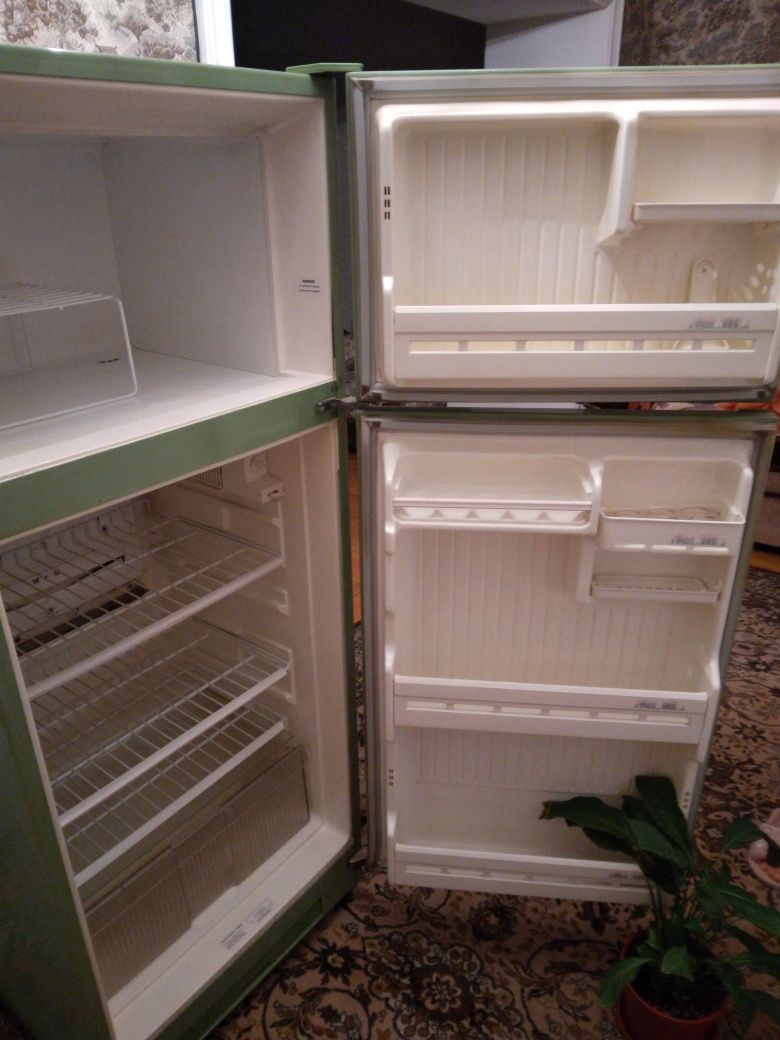 Продаётся Японский холодильник ( Sanyo)