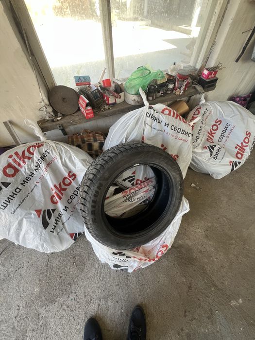 Продам зимние шины 235/55/19