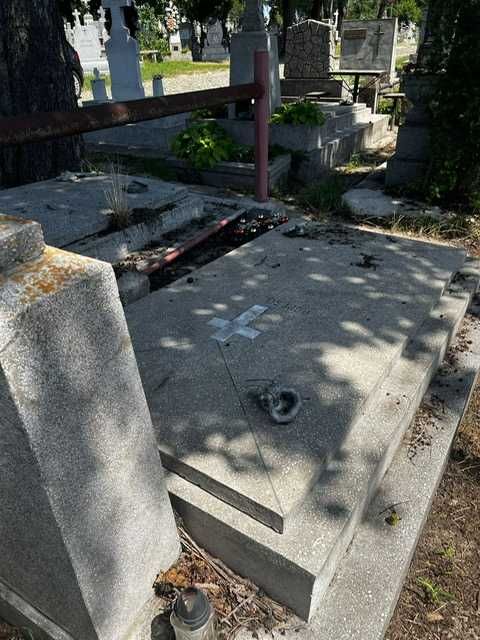 Cavou 2 locuri  - Cimitirul Eternitatea Iasi