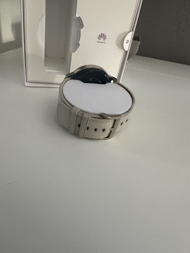Ceas smartwatch Huawei Watch GT3 de 42 mm
