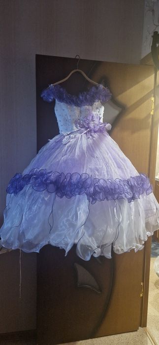 Продаётся нарядное платье для девочки