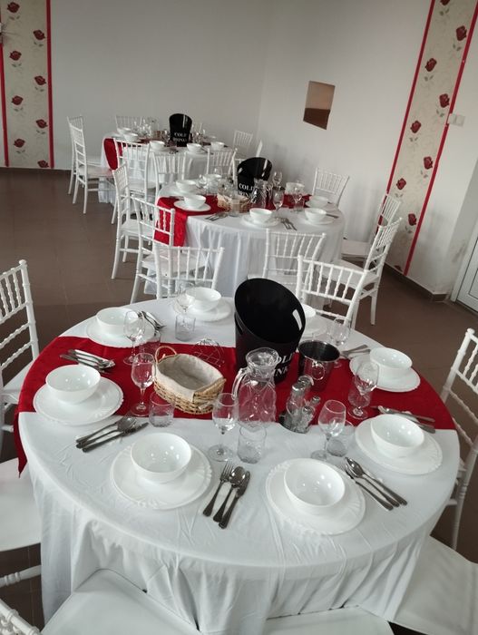 Corturi de închiriat