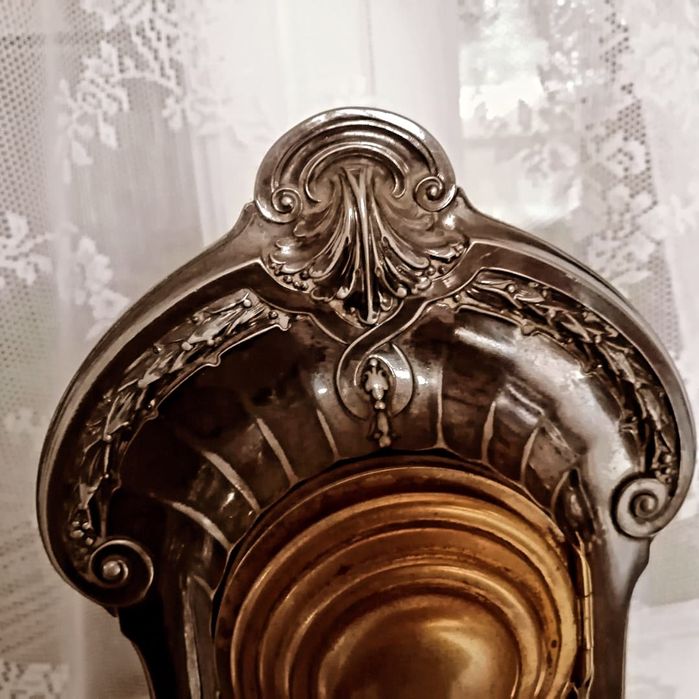 Посребрен, механичен часовник