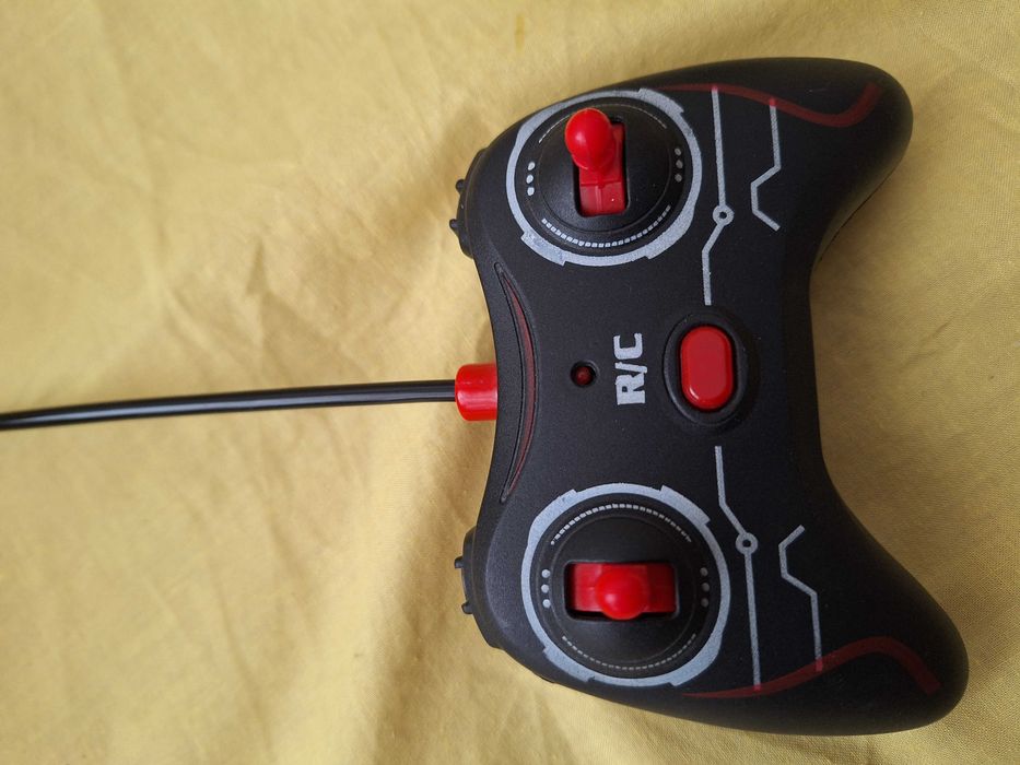 Masinuta cu acumulator, telecomanda si incarcator acumulator