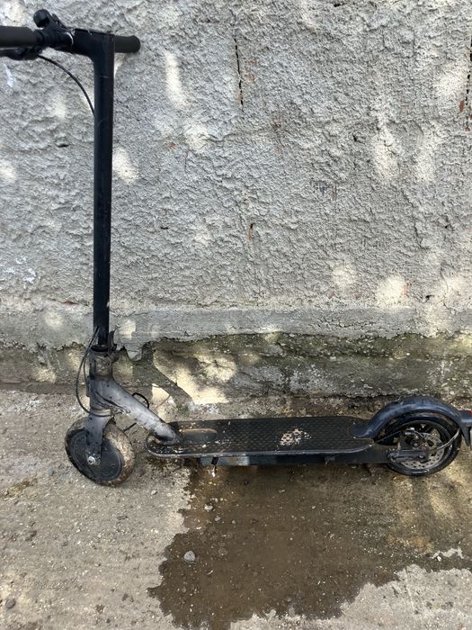 Trotineta electrica stare foarte functinabila pret negociabi 1200 lei