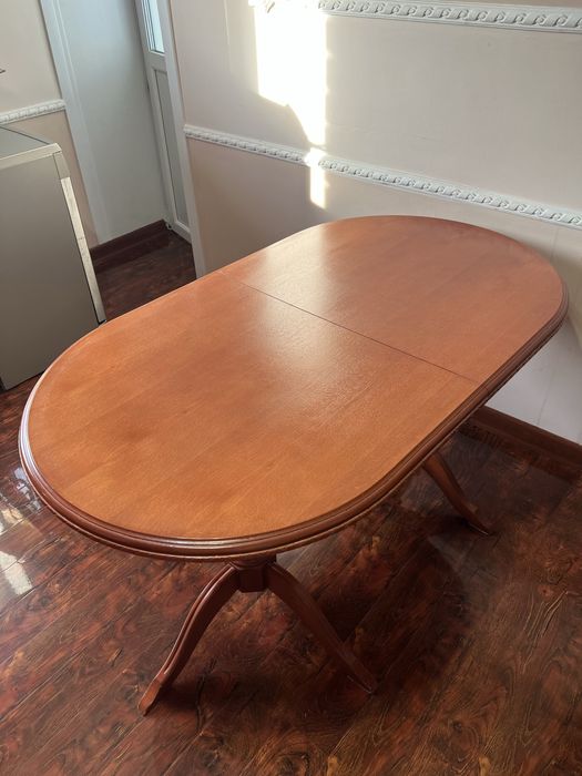 Продается стол из чистого дерева