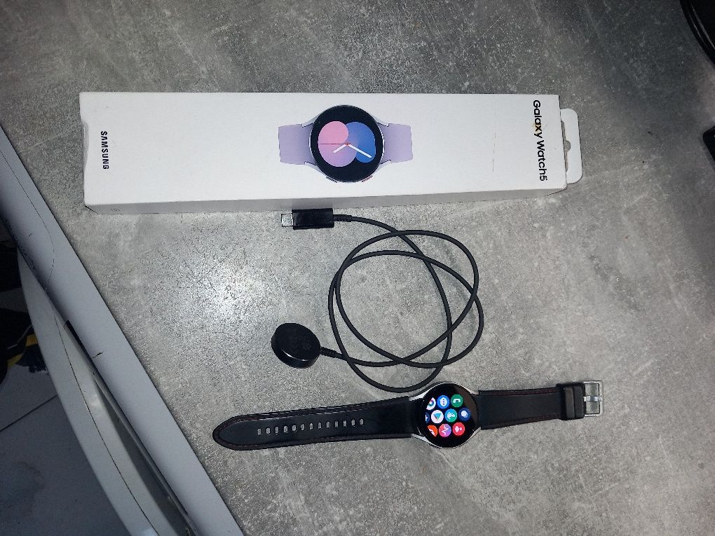 Продавам Samsung Galaxy watch 5 40mm