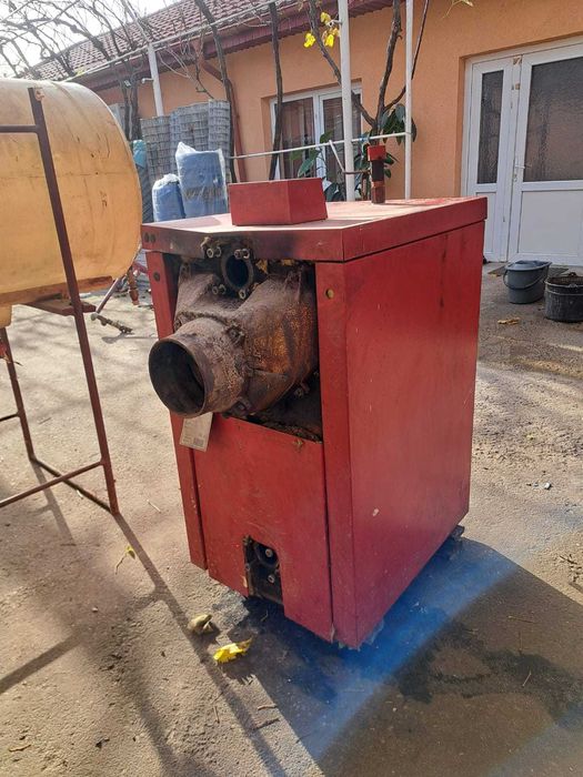 Vând centrala pe lemne și cox material fonta