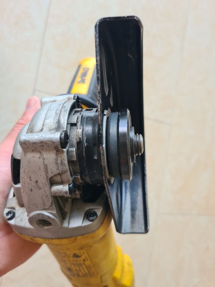 Dewalt DWE 4217 , Metabo WE 9-125 Quick - polizor unghiular
