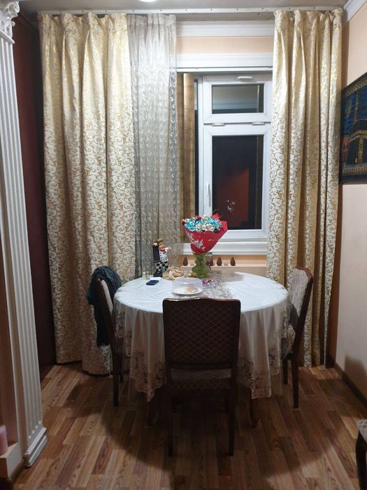 Продаётся 2/4/4,болкон 1.5 ×3, ЗЕРКАЛКА, массив Феруза,клиника Глория!