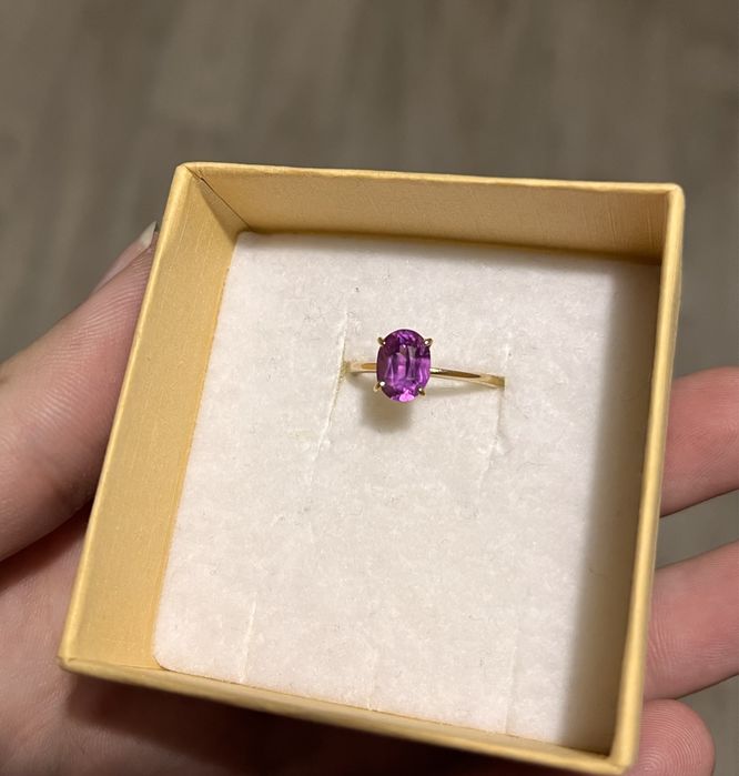 Продам золотое кольцо с аметистом