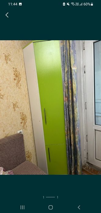 Шкаф с полками удобный