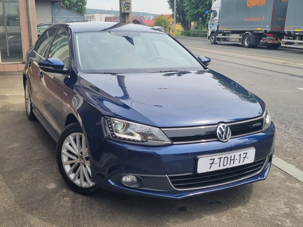 VW Jetta Hybrid Full options 170Cp Piele