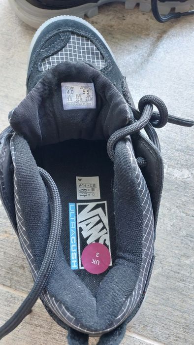 Vând adidasi noi Vans baieti