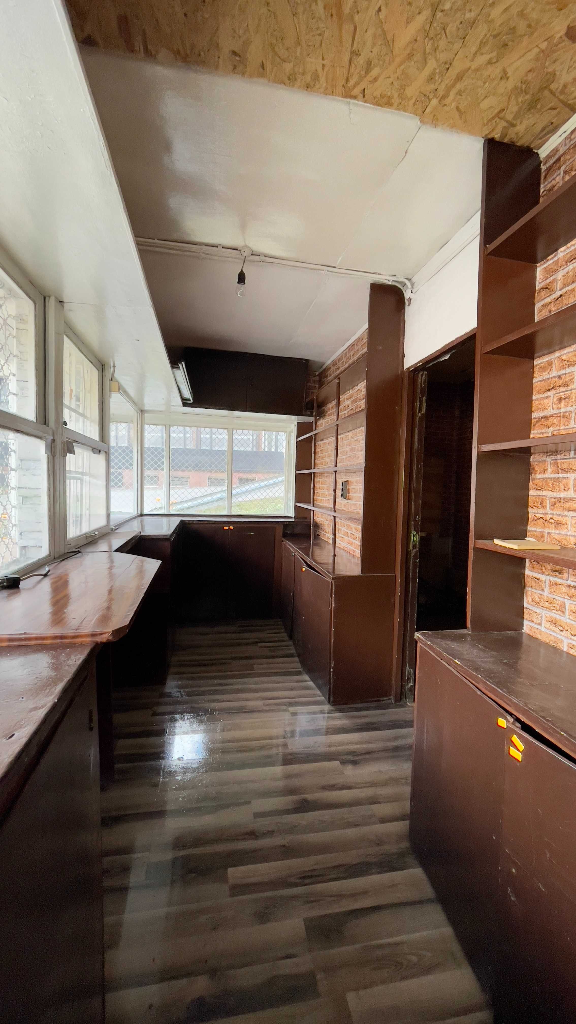 Продавам заведение и парцел 1500кв.м в центъра на Гара Лакатник