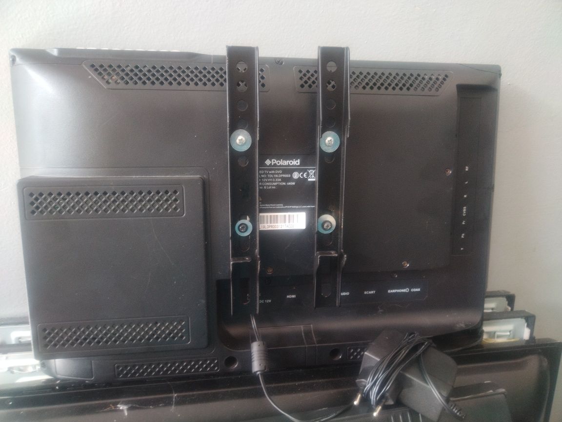 Телевизор работещ на 12V и 220V Pol
POLAROID LED TV DVD  19" инча.
Иде