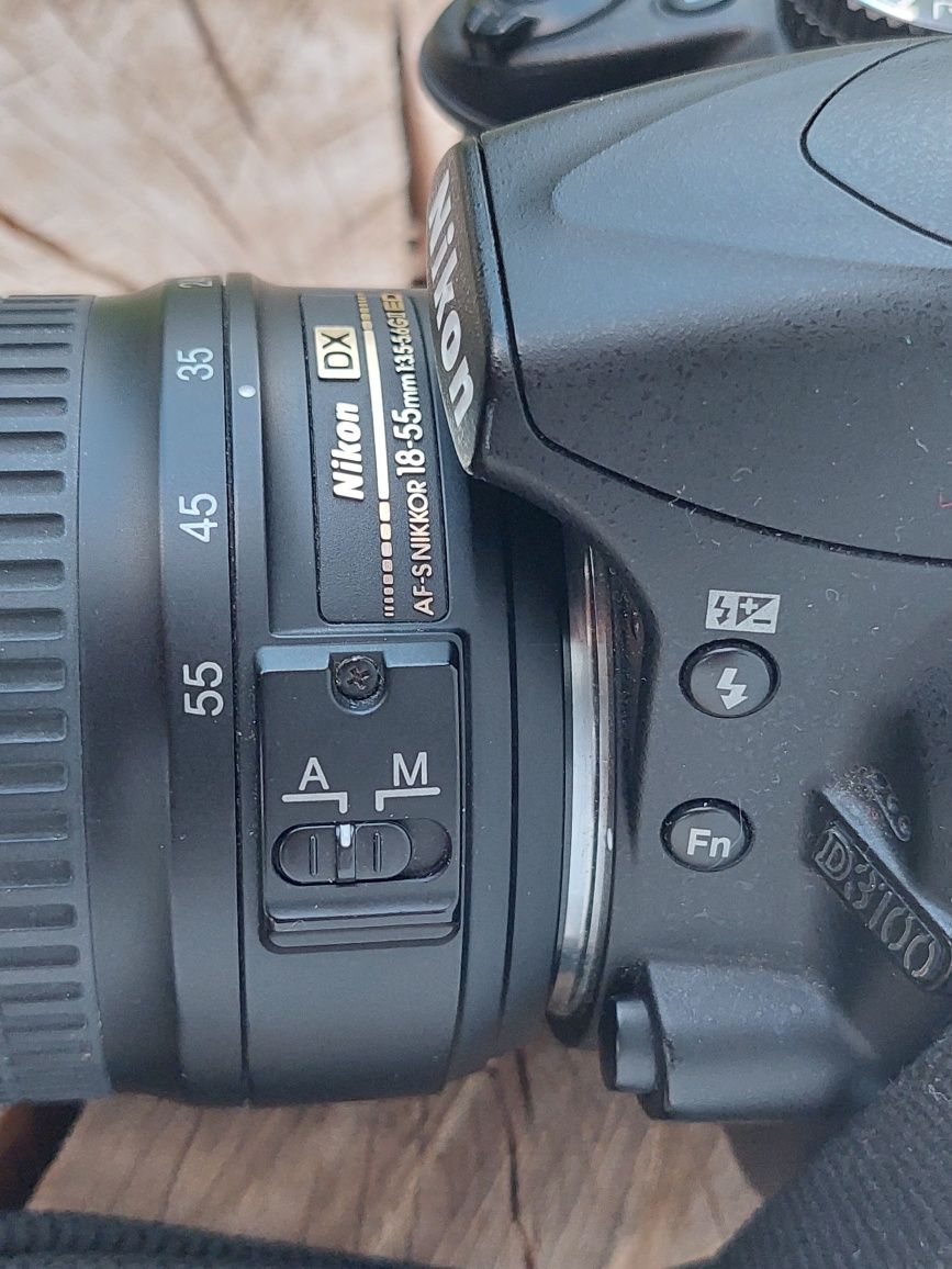 DSLR Nikon D3100 cu 2 obiective, accesorii și trepied