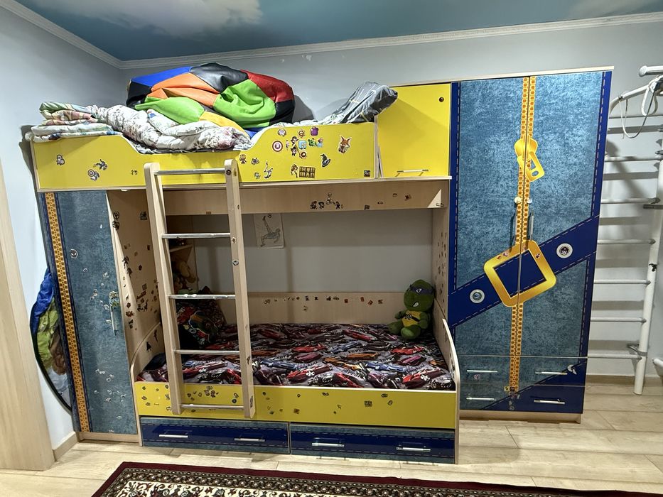 Двухьярусная кровать + шкафы