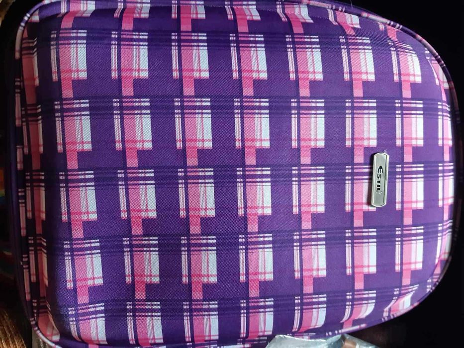 Куфари Естил розово и лилаво