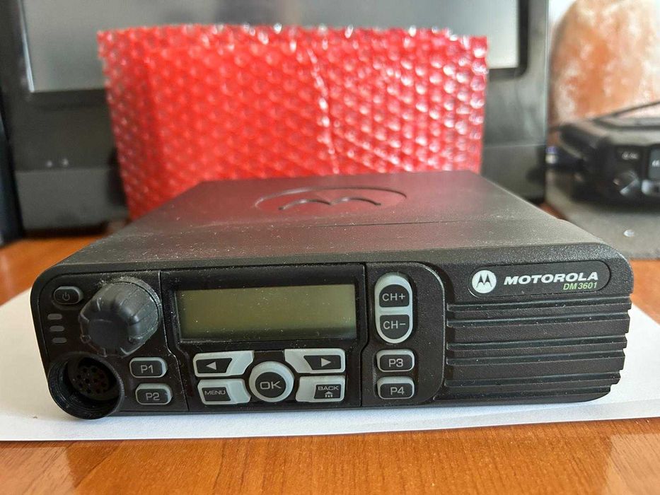 Motorola DM 3601 UHF 403-470 MHz putere 5-30W analog,DMR + cablu progr