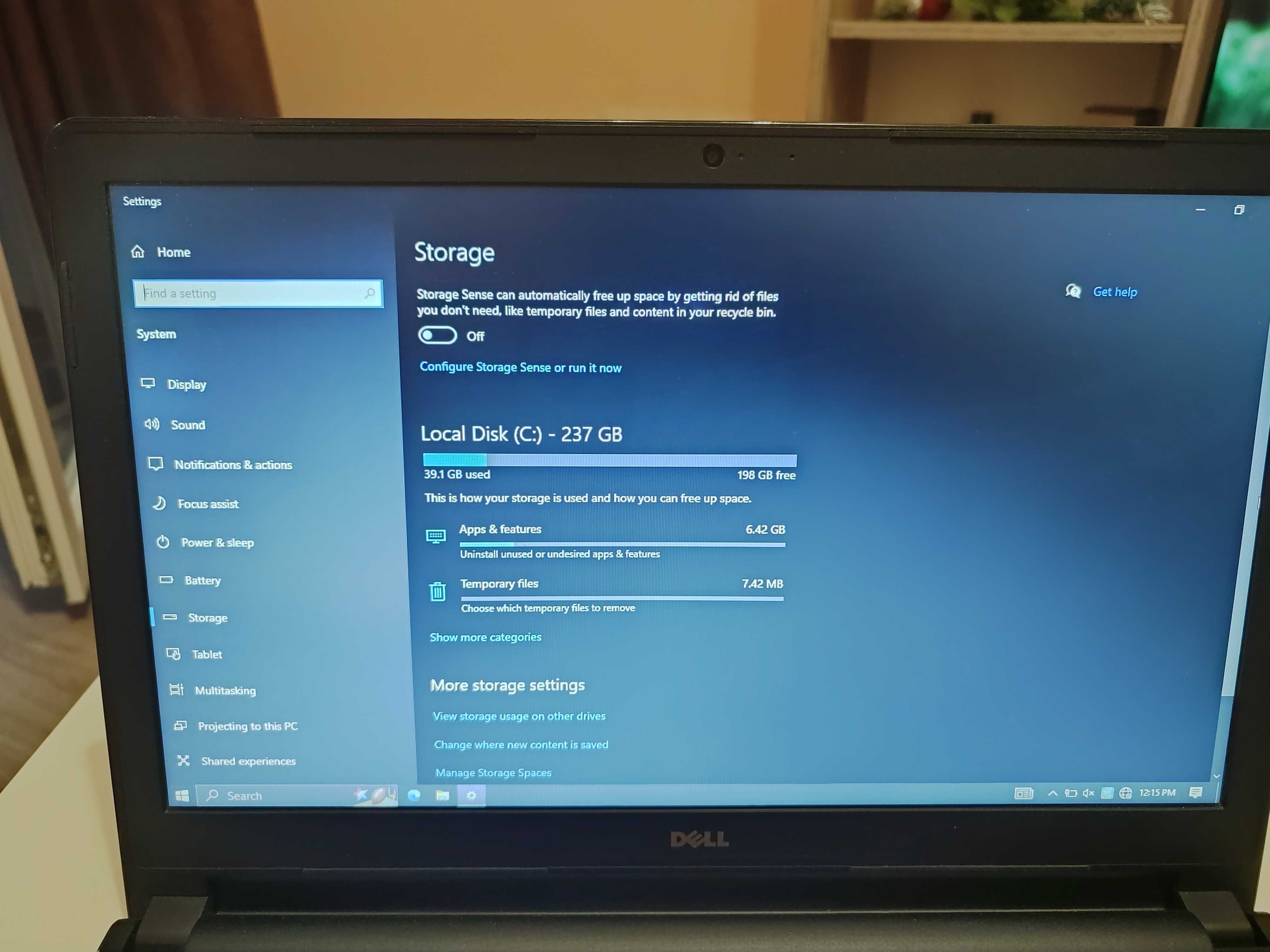 Продавам Dell Inspiron 15