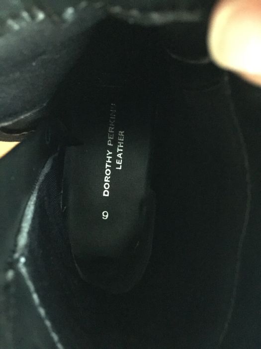 Ghete din piele, dama