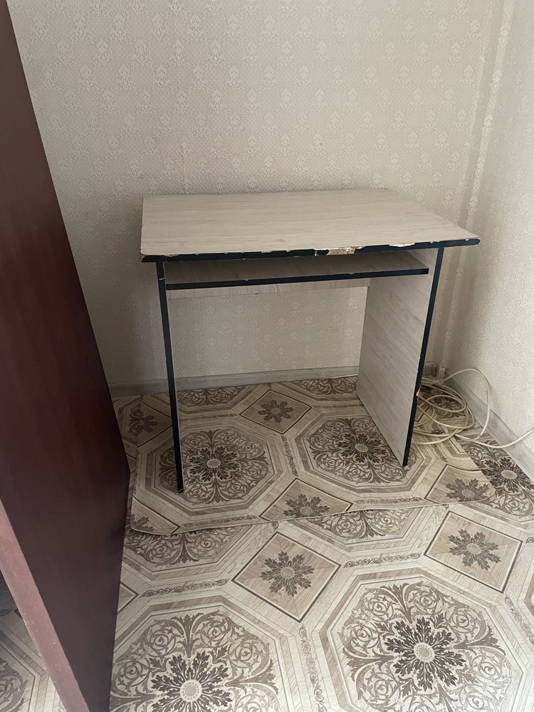 Отдам стол б/у лдсп