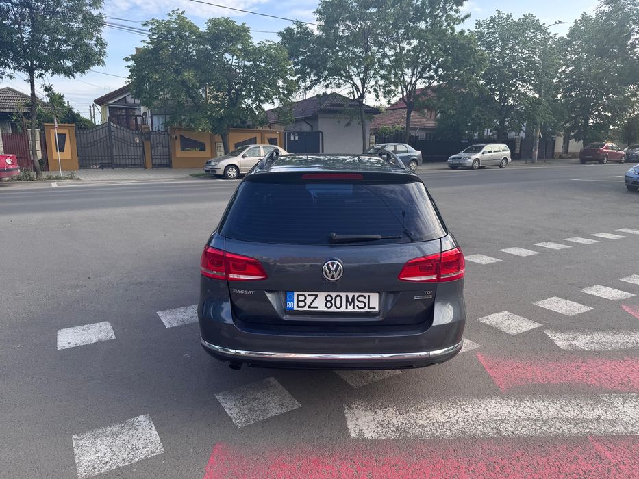 Vw Passat B 7 An 2012 Motor 1.6 TDI Clima Navi Pilot Computer Pdc