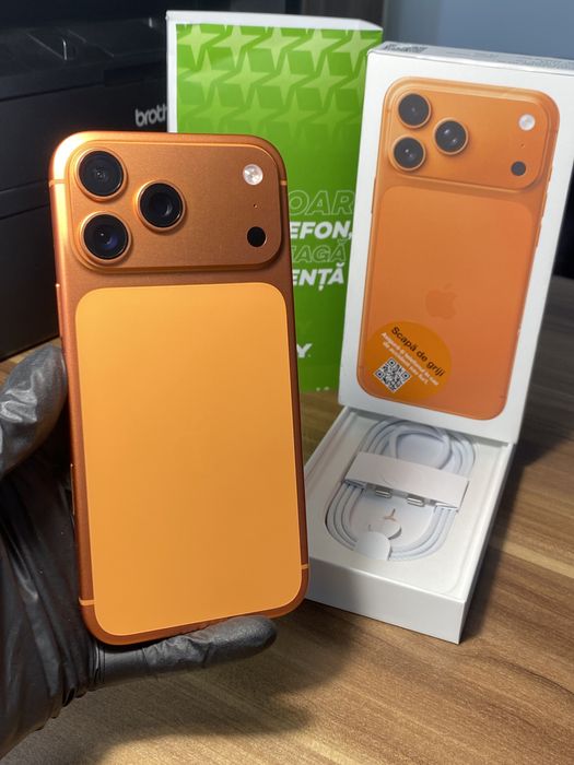 iPhone 17 Pro Max • 256 GB • Cosmic Orange