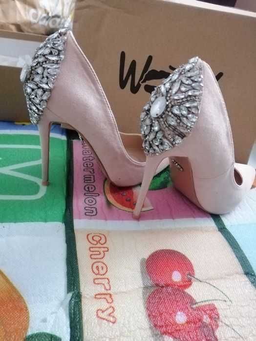 Sandale , pantofi crem bej