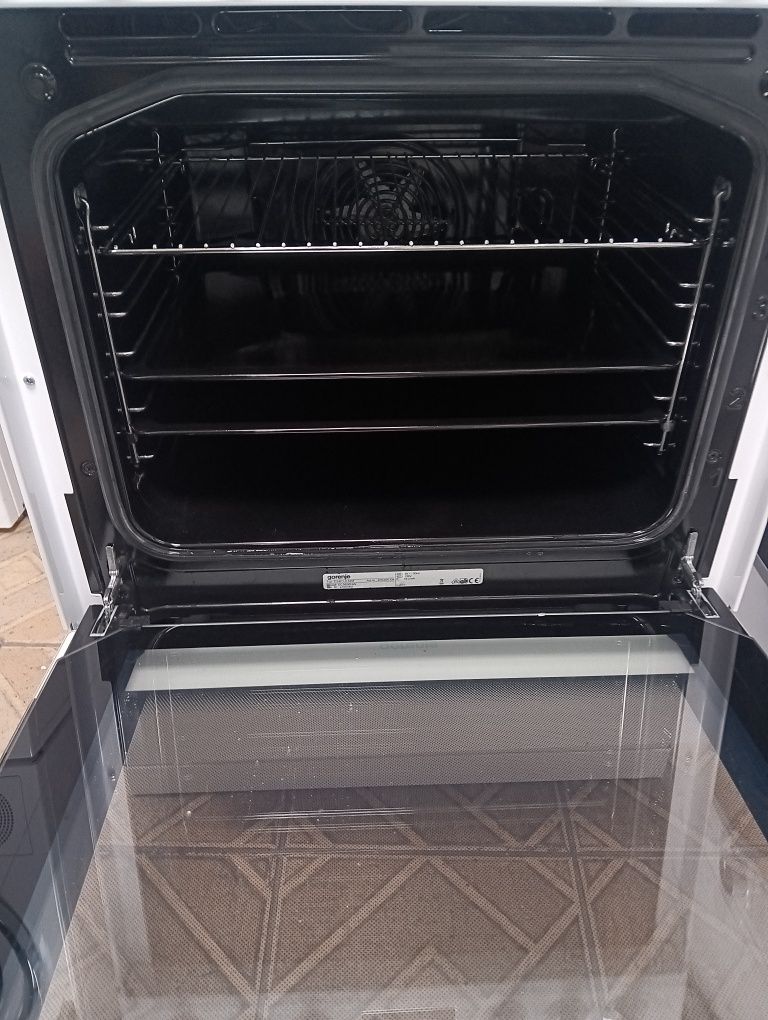 Свободно стояща печка с керамичен плот Gorenje  24 месеца гаранция!