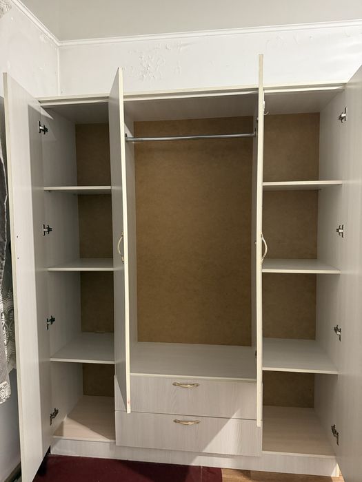 Шкаф сатылады жағдайы өте жақсы еш жери булинбеген