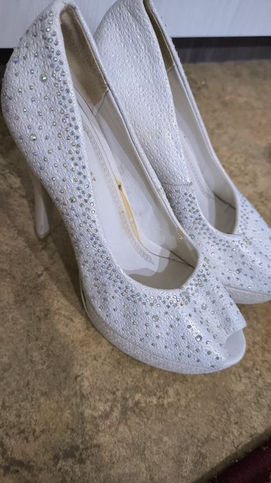 Продам туфли женские