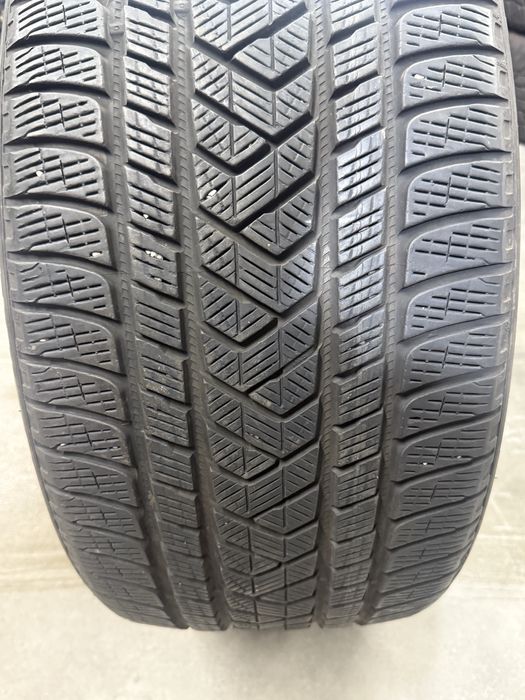 O anvelopa iarna 275 /35 R 22 Pirelli Scorpion