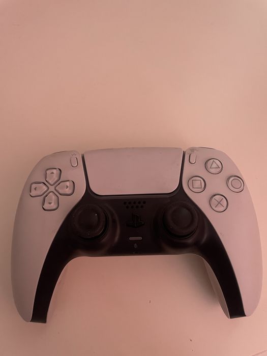 Гейм пад ПС 5 и док станция