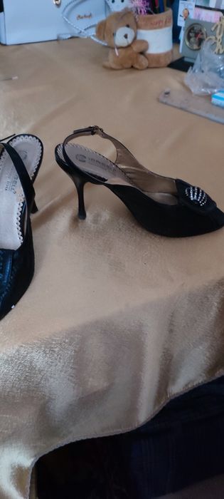 Продаются босоножки