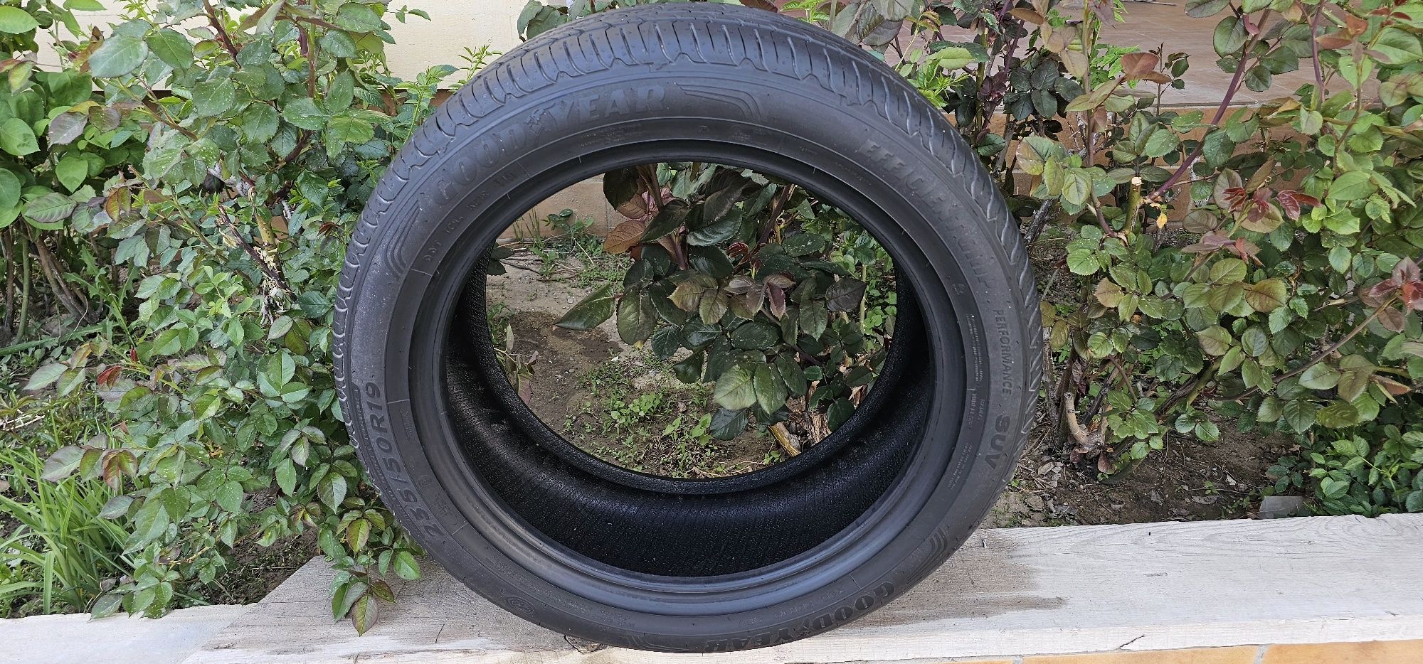 Продается комплект Шин Goodyear EfficientGrip Performance SUV