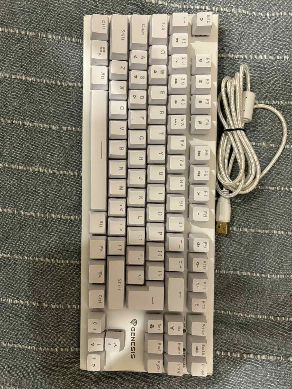 Genesis thor 303 TKL. Състояние като нова